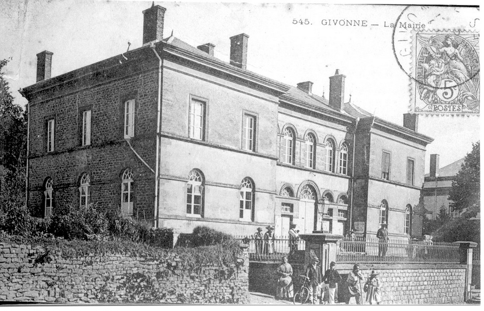 GIVONNE   La Mairie (2)